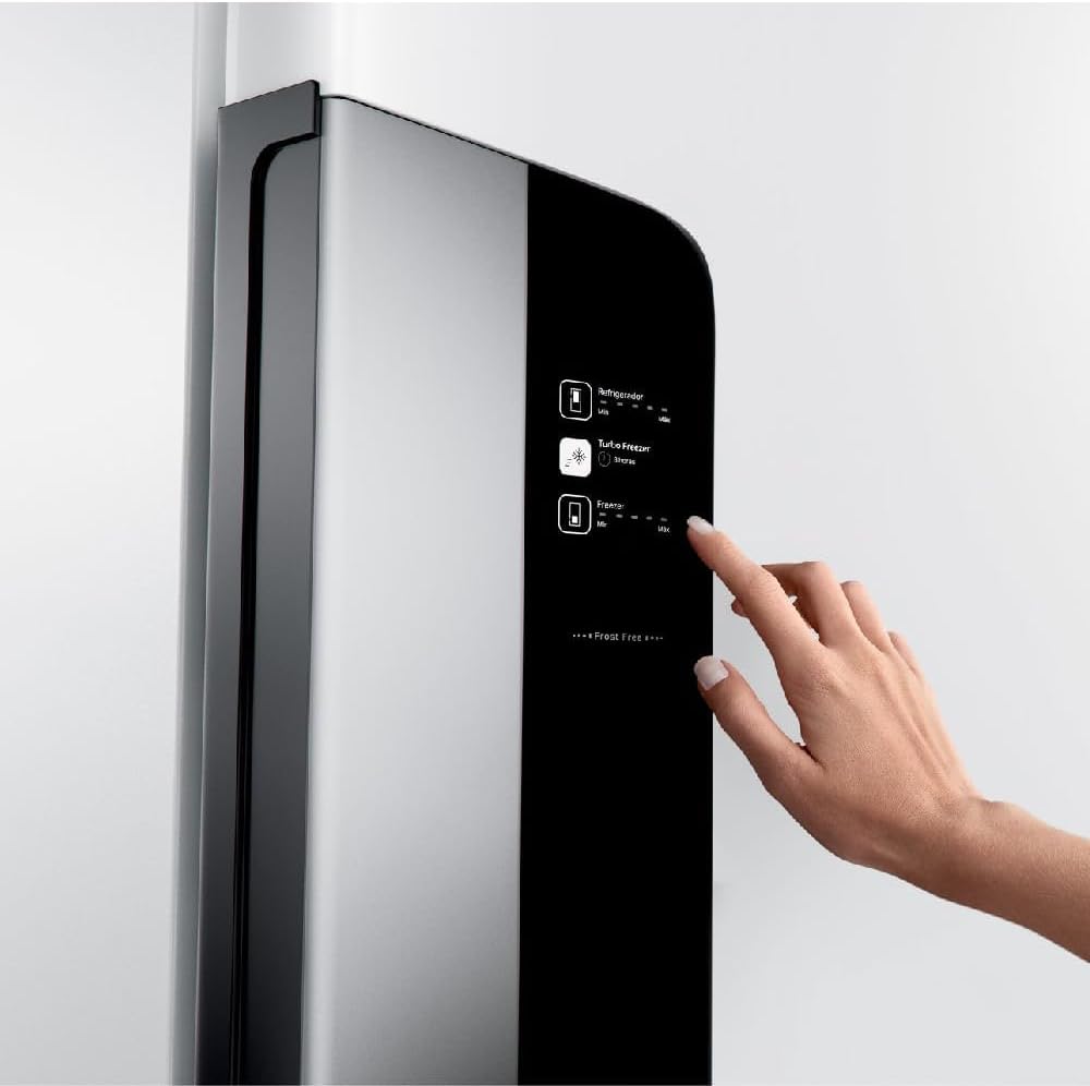 Painel digital interativo da geladeira Consul Frost Free Duplex com controle por toque.