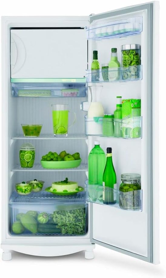 Refrigerador Consul 1 porta aberto e abastecido com alimentos e bebidas verdes
