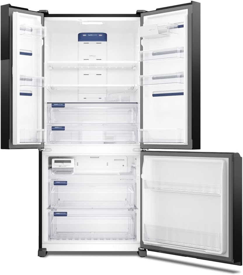 Interior da Geladeira Electrolux Multidoor Efficient com portas abertas