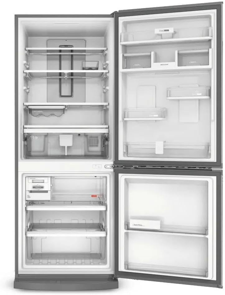 Interior espaçoso geladeira Brastemp Inverse 2 portas com prateleiras e gavetas
