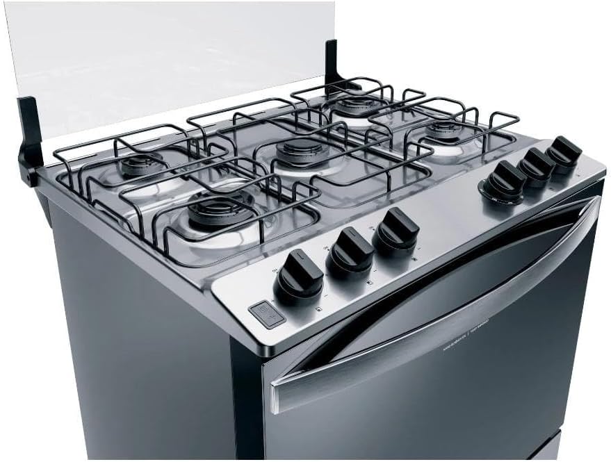 Vista angulada do fogão Brastemp inox 5 bocas com tampo aberto e aro protetor