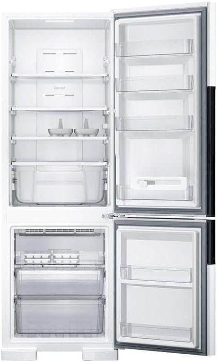 Interior vazio do refrigerador Consul 397L branco com portas abertas