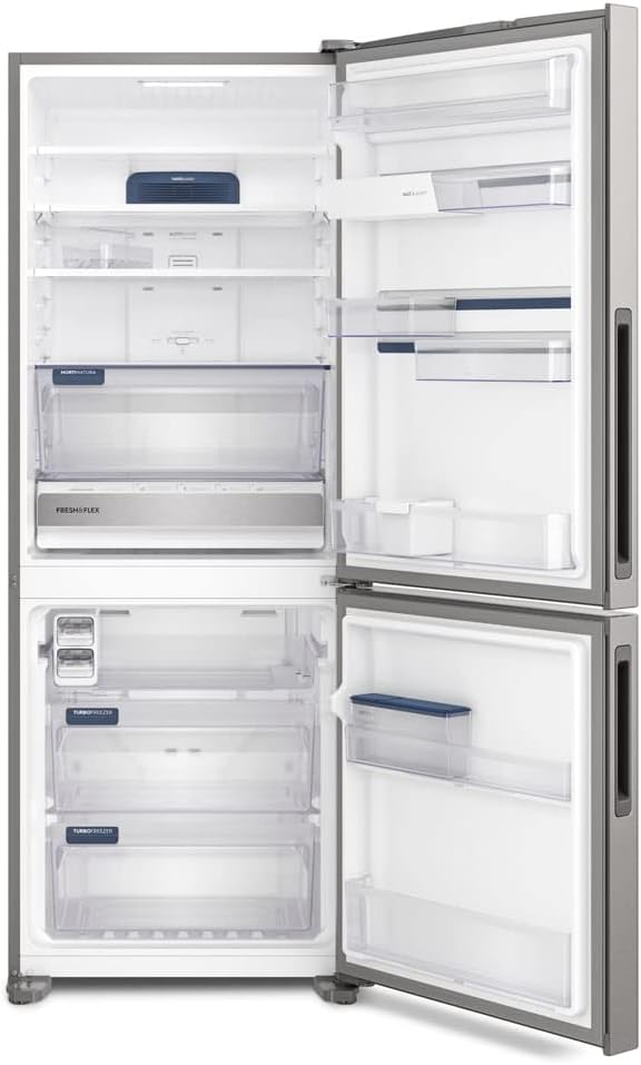 Interior geladeira Electrolux Frost Free Inverter 488L com portas abertas mostrando prateleiras e compartimentos