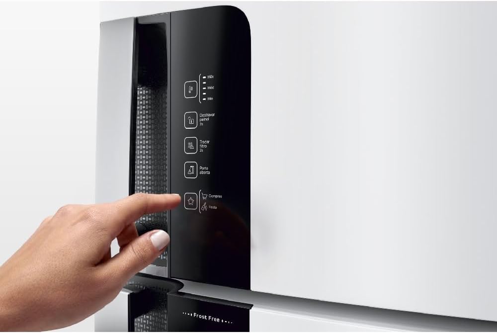 Painel digital do refrigerador Consul Frost Free CRM56FB com botões e luzes indicadoras