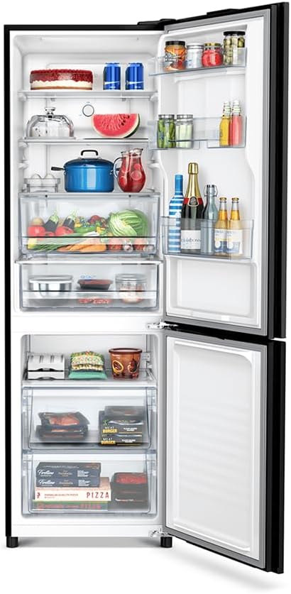 Geladeira Panasonic vidro preto 397L com portas abertas mostrando interior organizado