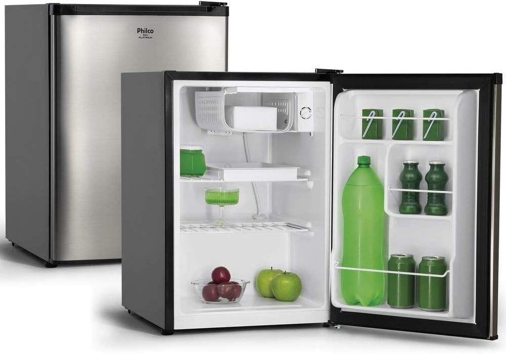 Frigobar Philco PH85 Platinum 68 litros prata escuro, aberto e fechado em fundo branco