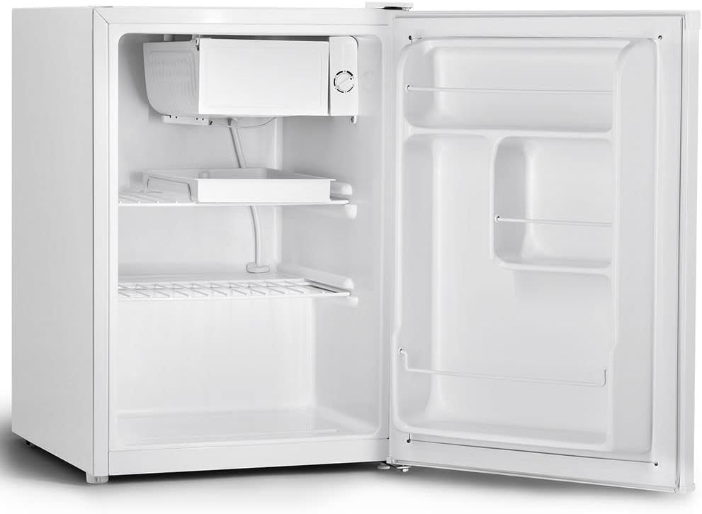 Interior do frigobar Philco PH85N branco aberto mostrando prateleira e freezer