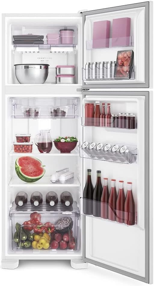 Refrigerador Electrolux 371L Frost Free 2 portas aberto com alimentos variados