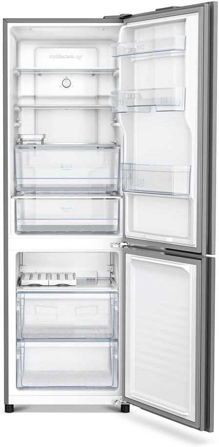 Interior da geladeira Panasonic BB41 com portas abertas e prateleiras transparentes