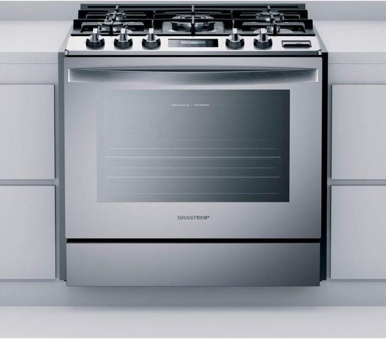 Fogão Brastemp 5 bocas embutido inox com forno elétrico espelhado frontal