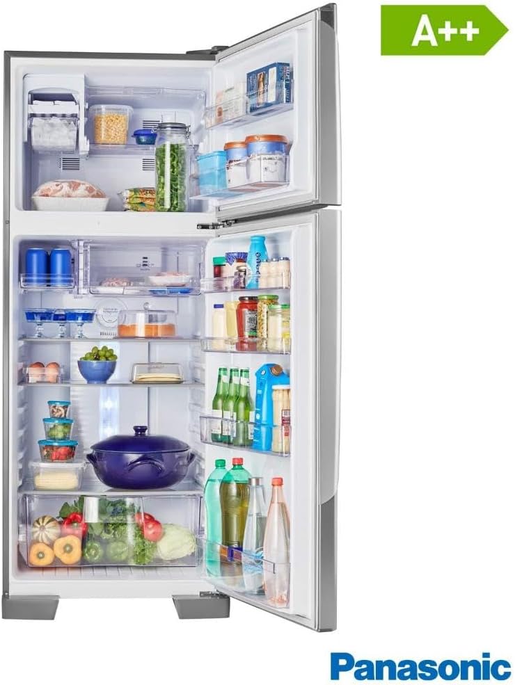 Geladeira Panasonic Frost Free 435L aberta com alimentos e selo A++