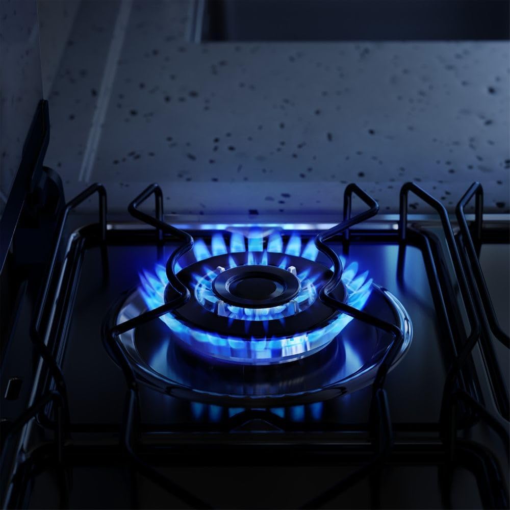 Chama azul acesa em boca do fogão Electrolux 4 bocas Efficient mostrando queimador e grade