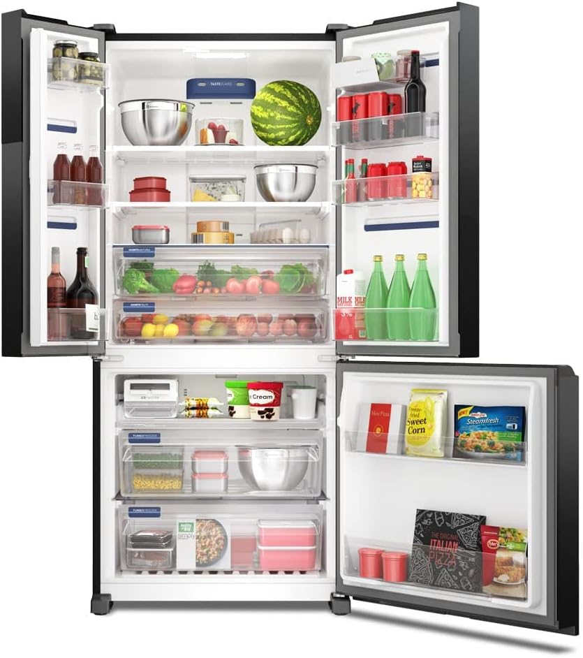 Geladeira Electrolux Multidoor Efficient com alimentos organizados dentro