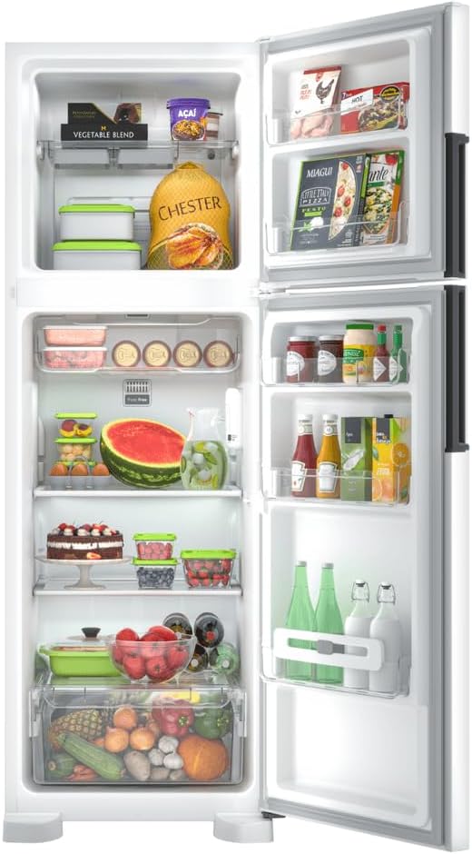 Geladeira Consul Frost Free Duplex branca aberta com alimentos variados dentro.