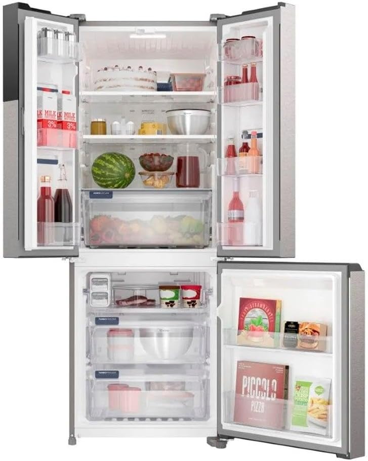 Geladeira Electrolux Frost Free 480L aberta com alimentos nas prateleiras