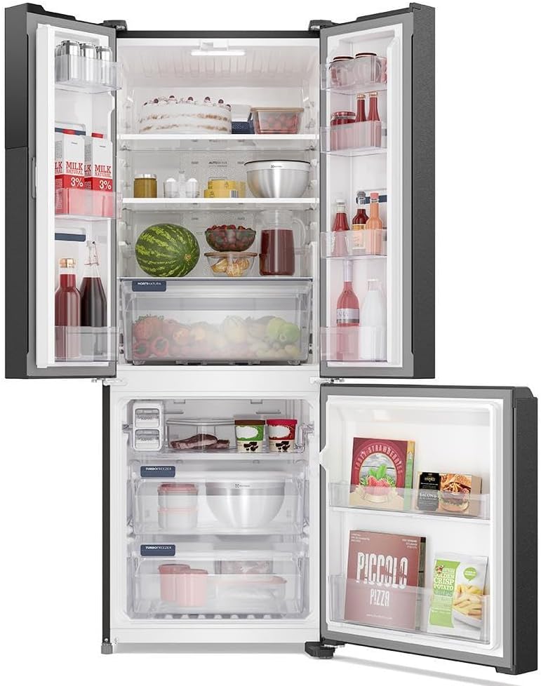 Interior da Geladeira Electrolux Frost Free Inverter 480L com portas abertas mostrando capacidade e organização