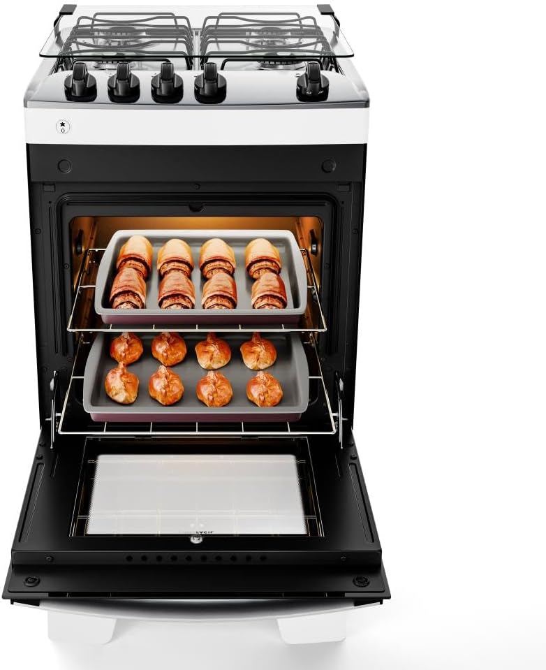 Fogão 4 bocas Atlas Agile Up branco com forno aberto e alimentos assando