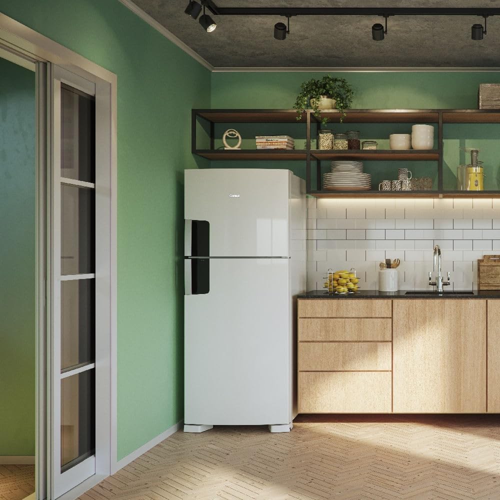 Refrigerador Consul Frost Free Duplex em cozinha moderna com paredes verdes e armários claros.