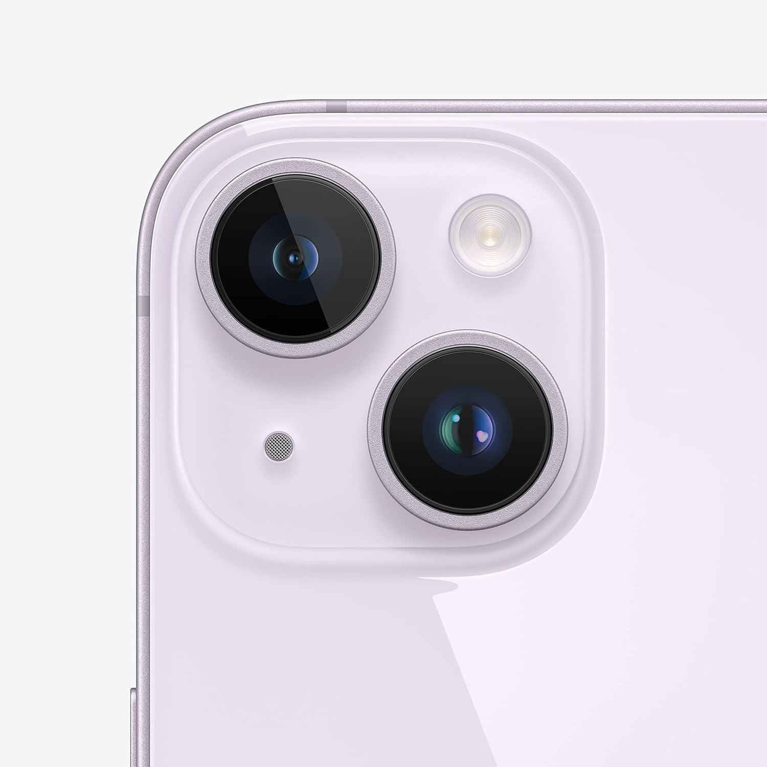 Close das lentes duplas da câmera traseira do iPhone 14 roxo