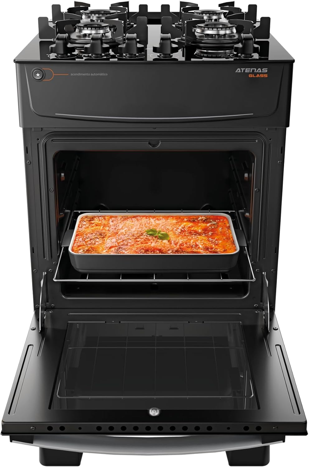 Fogão Atlas 4 bocas preto Atenas Glass com forno aberto e lasanha assando