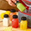 5 recipientes reutilizáveis de garrafa de suco de 142 g com tampas pretas para suco, milk-shake e outras bebidas, armazenamento na geladeira