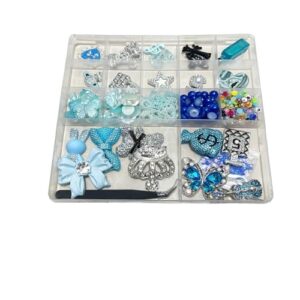 Kit de berloques de capa de telefone lixo, adesivos de capa de telefone com glitter azul com caixa de armazenamento, acessórios DIY para bolsas, sapatos, artesanato, pingentes para unhas DIY, laço