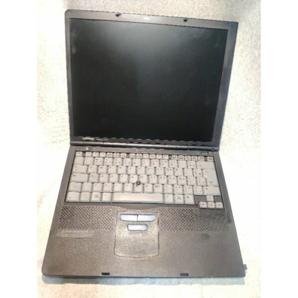 notebook vintage compaq armada m700. não tenho fonte para testar. vou colocar como QUEBRADO