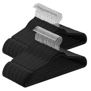 SONGMICS Cabides de veludo, pacote com 60, cabides antiderrapantes com ganchos giratórios prateados, finos para economizar espaço para armário, resistente, preto UCRF036BZ02S